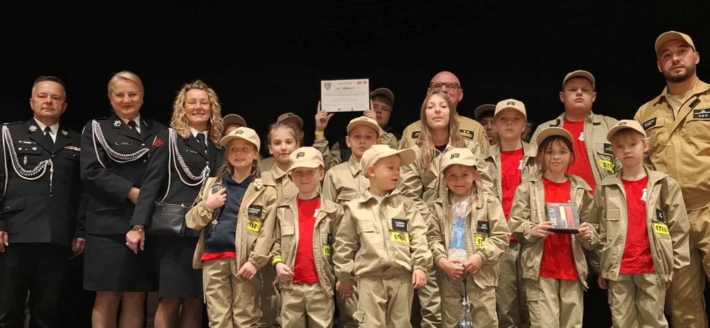 Młodzieżowa Drużyna Pożarnicza z Dąbrowy pokazuje klasę. - Młodzi strażacy z gminy Rozogi najlepsi w resuscytacji krążeniowo-oddechowej!