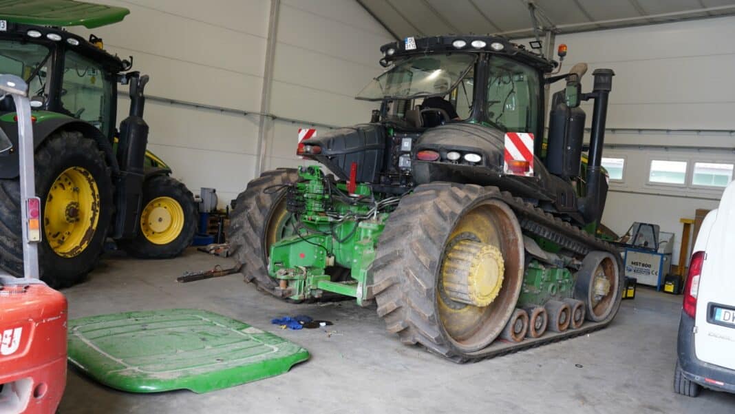 Ciągnikiem wjechał w słup wysokiego napięcia