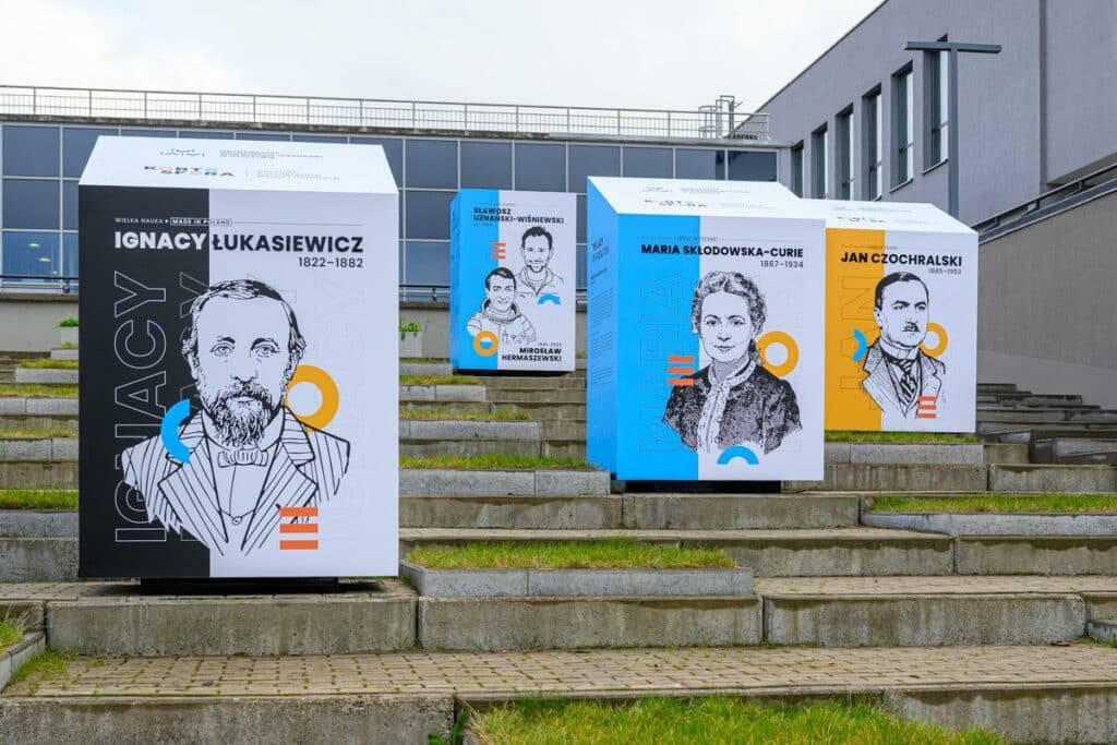 Wystawa w Kortowie przypomina o wielkich polskich uczonych. - W Kortowie stanęła niezwykła ekspozycja. Każdy może obejrzeć
