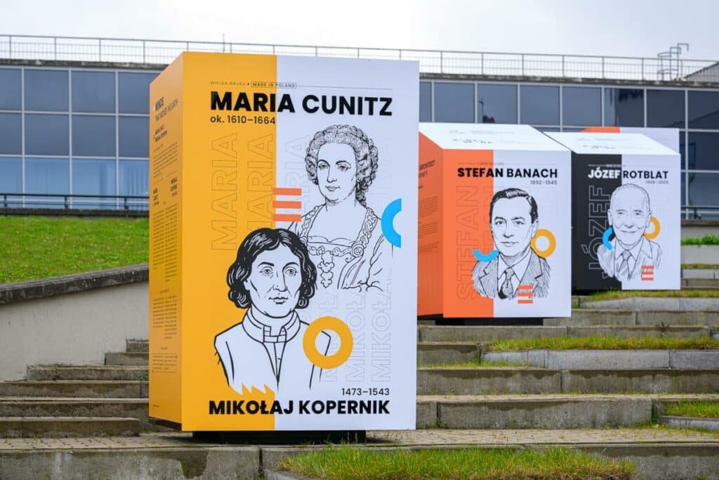 Wystawa w Kortowie przypomina o wielkich polskich uczonych. - W Kortowie stanęła niezwykła ekspozycja. Każdy może obejrzeć