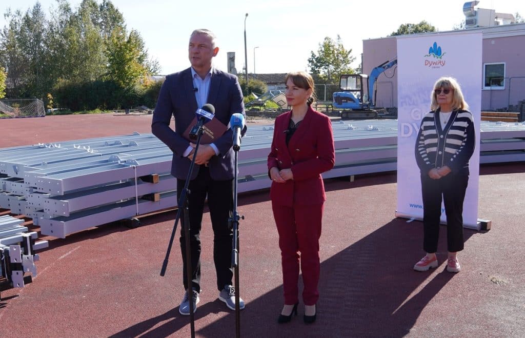 Gmina zyska jedną z najnowocześniejszych przestrzeni sportowych w regionie. - W podolsztyńskiej gminie ruszyła budowa hali sportowej z cyfrową strzelnicą