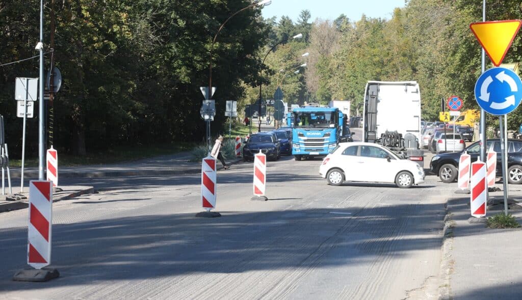 Nowe nawierzchnie w Olsztynie. Zobacz, które ulice zyskają asfalt i chodniki. - Olsztyn sparaliżowany? Sprawdź, gdzie dziś utkniesz w korku