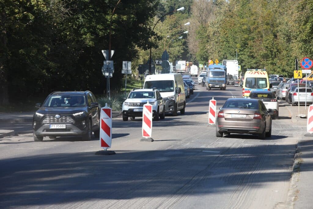 Nowe nawierzchnie w Olsztynie. Zobacz, które ulice zyskają asfalt i chodniki. - Olsztyn sparaliżowany? Sprawdź, gdzie dziś utkniesz w korku