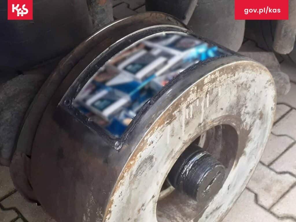 Skaner RTG ujawnił co kierowca wolałby zachować dla siebie. - Plan kierowcy busa nie wypalił. Wystarczył jeden skan, by wszystko wyszło na jaw