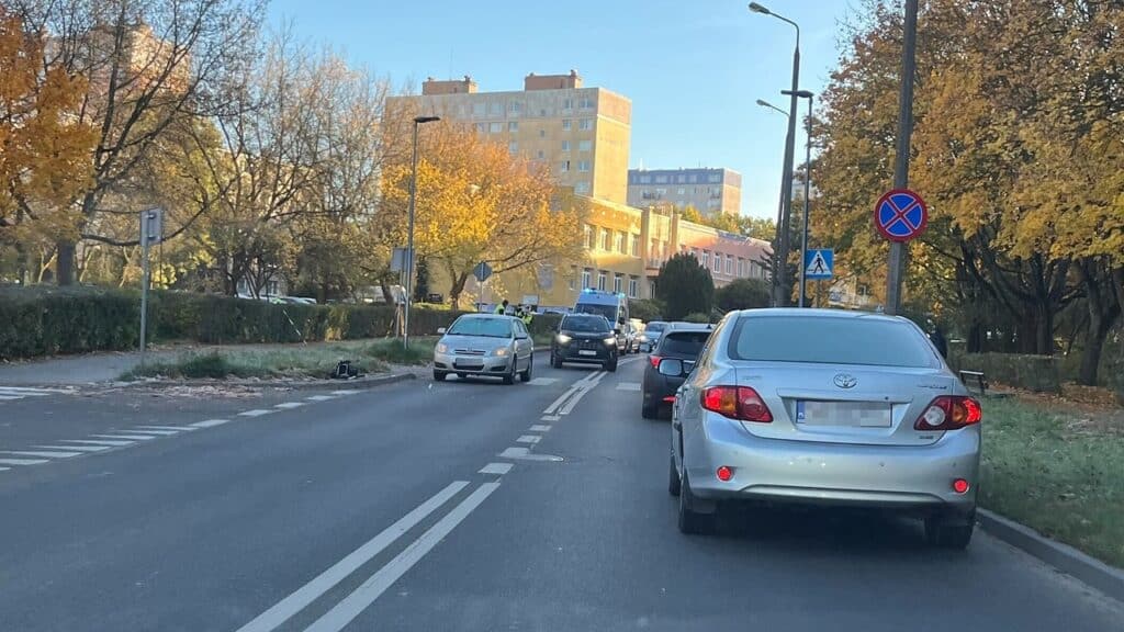 Samochód uderzył w kobietę na przejściu dla pieszych. - Potrącenie kobiety na pasach przy Biedronce w Olsztynie