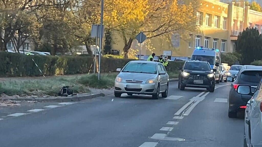 Samochód uderzył w kobietę na przejściu dla pieszych. - Potrącenie kobiety na pasach przy Biedronce w Olsztynie
