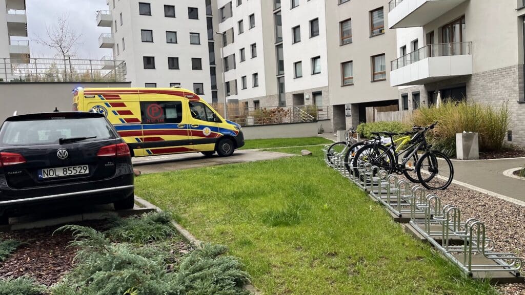 Szybka akcja służb zaniepokoiła mieszkańców. - Służby na prestiżowym osiedlu w Olsztynie. Finał zdarzenia zaskoczył wszystkich