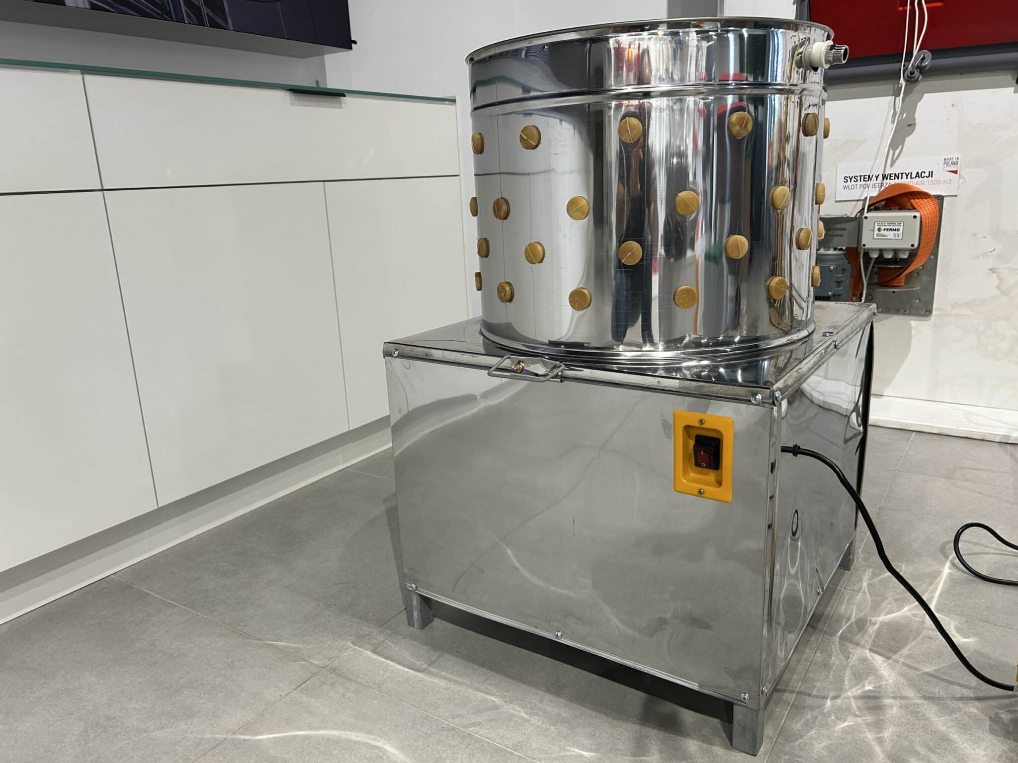 Jak humanitarnie i sprawnie ubić drób w warunkach domowych? Praktyczny poradnik dla hodowców