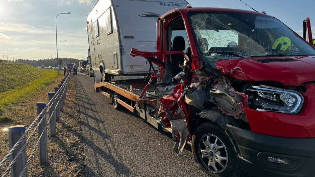 zderzenie pojazdów na s16