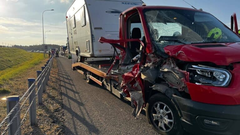 zderzenie pojazd&oacute;w na s16