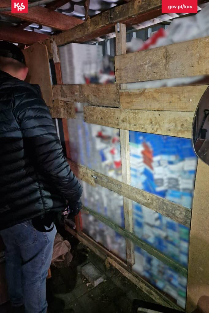 Zwykłe pomieszczenie okazało się magazynem pełnym tajemnic. - Celnicy nie wierzyli własnym oczom – garaż coś skrywał. Nawet sąsiedzi byli zdziwieni