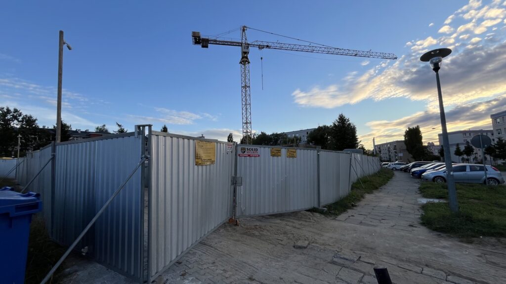 Był tu jeden z najważniejszych punktów handlowych tej części Olsztyna. - W miejscu dawnego supermarketu w Olsztynie powstaje nowoczesny budynek mieszkalny