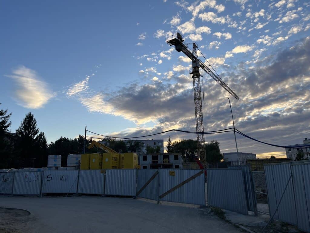 Był tu jeden z najważniejszych punktów handlowych tej części Olsztyna. - W miejscu dawnego supermarketu w Olsztynie powstaje nowoczesny budynek mieszkalny