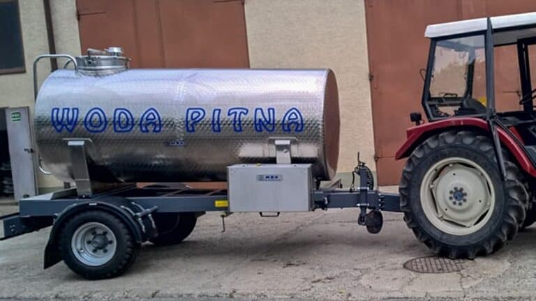 beczkowóz z wodą