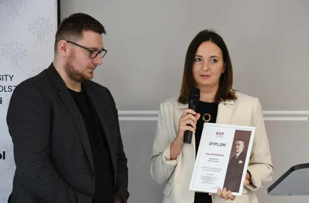 Poznaliśmy laureatów XVI edycji Konkursu Dziennikarskiego w Olsztynie. - Dziennikarze z Warmii i Mazur nagrodzeni. Oto zwycięzcy prestiżowego konkursu