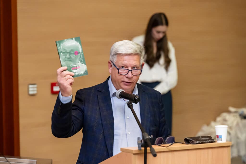 Padły słowa, które poruszyły całą salę. - Adam Michnik w Olsztynie. Nie krył emocji