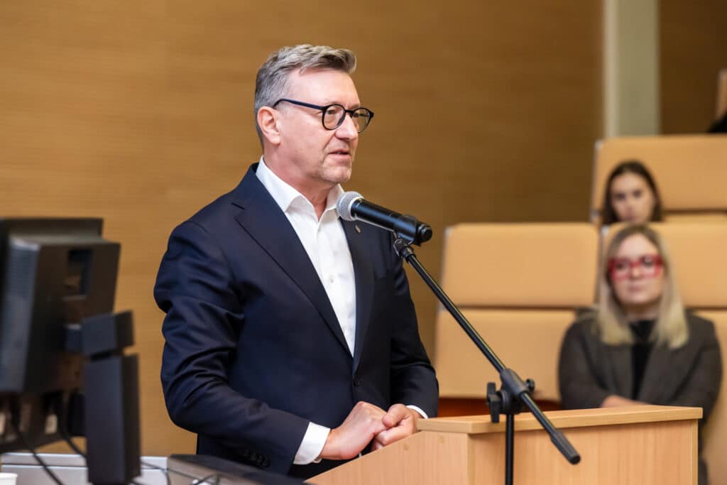 Padły słowa, które poruszyły całą salę. - Adam Michnik w Olsztynie. Nie krył emocji