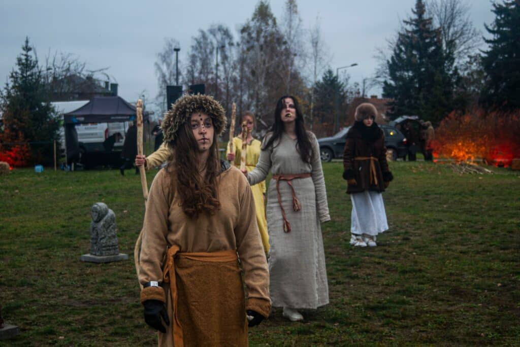 Noc Duchów w Olsztynie. Będzie ognisko, średniowieczna wioska i obrzęd Dziadów. - W Kortowie odbędzie się festyn kultury słowiańskiej „Noc Duchów”