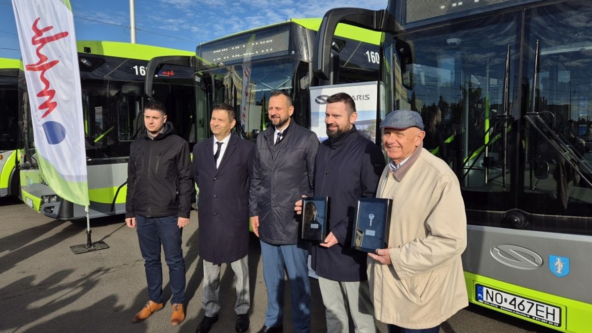 prezentacja autobusów hybrydowych