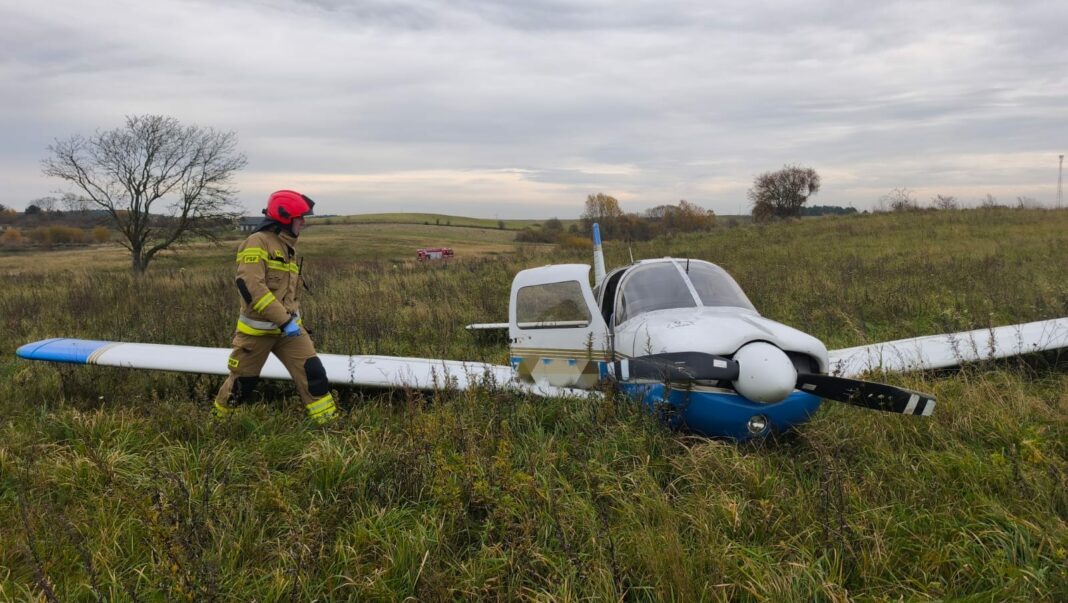 awaryjne lądowanie samolotu