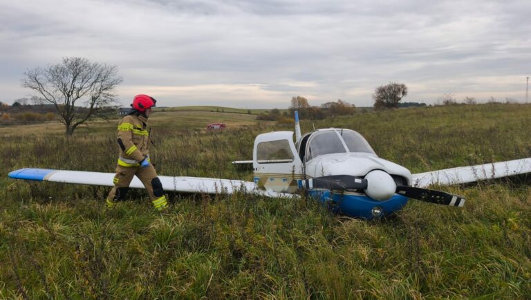 awaryjne lądowanie samolotu