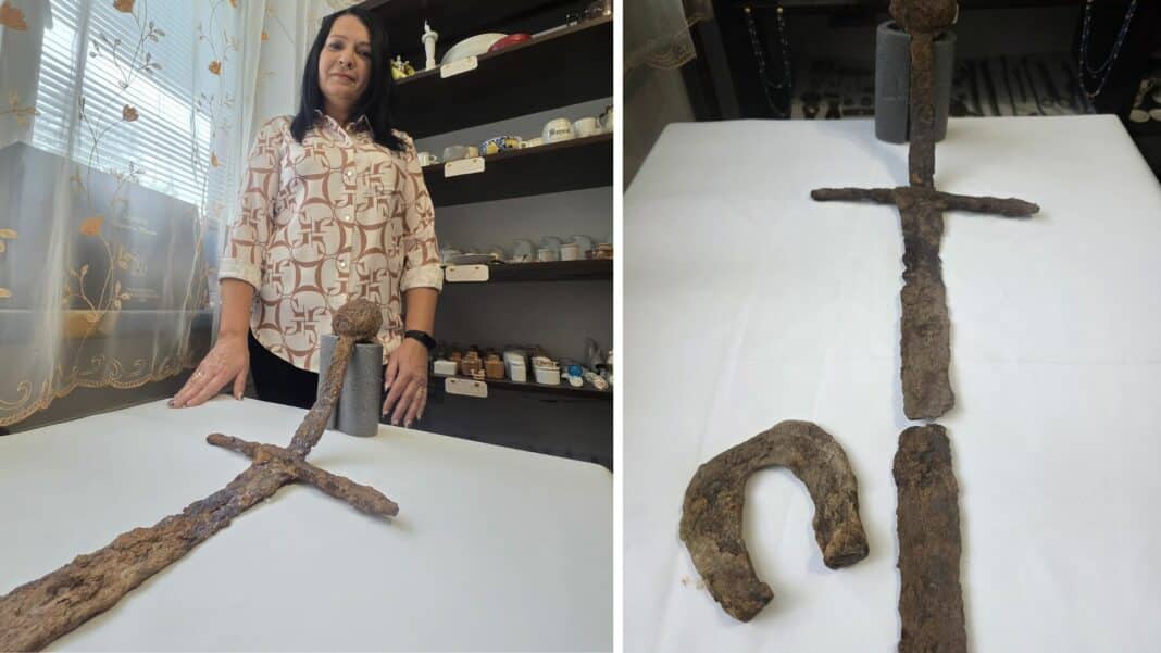 Joanna Kocięda z Ylavia ze znalezionym mieczem