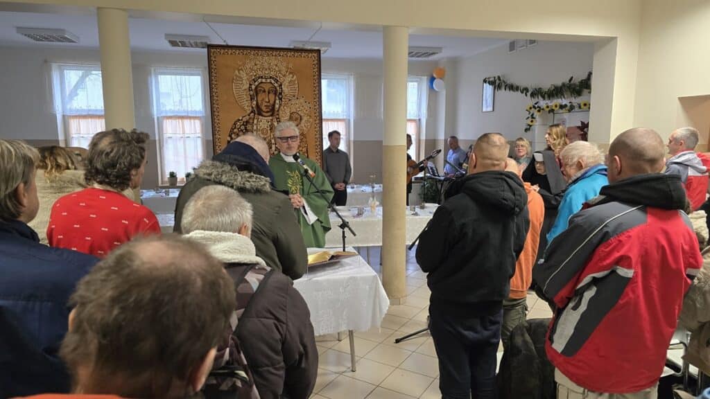 Caritas Archidiecezji Warmińskiej przypomina o potrzebujących w trudnym jesiennym czasie. - Obchody Światowego Dnia Ubogich w Olsztynie