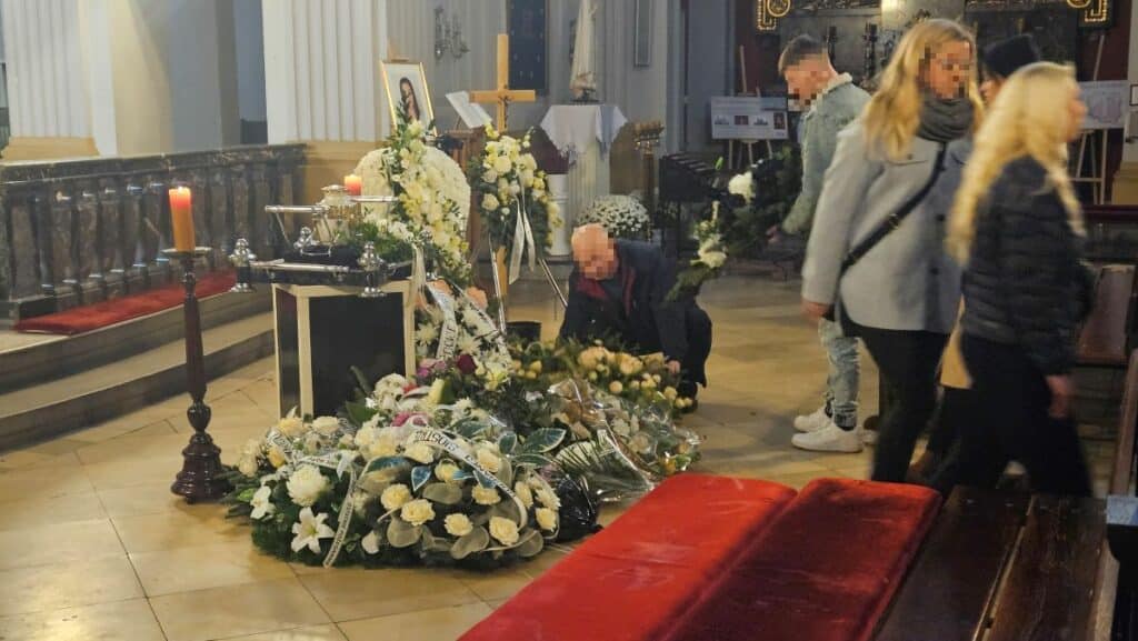 „Spotkamy się w niebie”. Ostatnie słowa męża Marty poruszyły zebranych w kościele. - Olsztyn żegna Martę. Trójka małych dzieci straciła ukochaną mamę