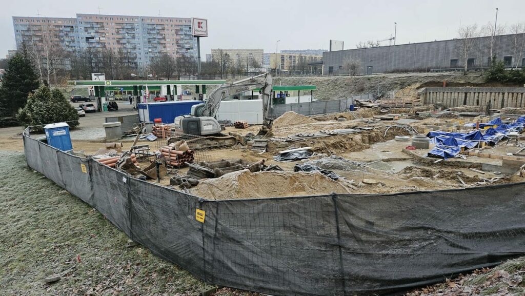 Ruszyły prace budowlane w popularnym punkcie handlowym Olsztyna. - Nowa inwestycja między Castoramą i Kauflandem w Olsztynie. Ruszyła budowa