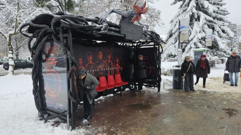 przystanek Stranger Things w Oslztynie