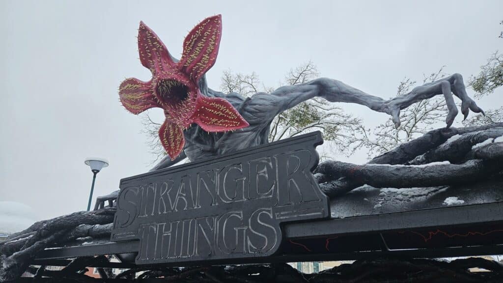 Mroczny przystanek z Demogorgonem zaskoczył mieszkańców? - Netflix zrobił w Olsztynie przystanek Stranger Things