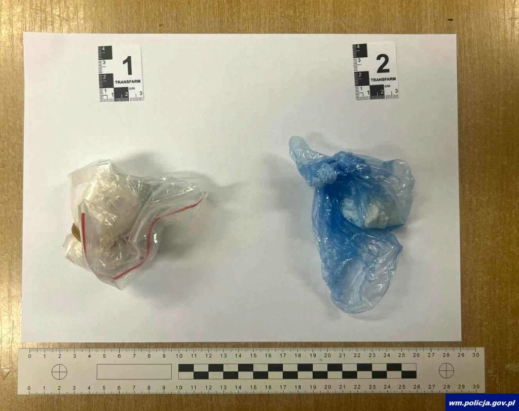 Zwykła kontrola przerodziła się w poważną interwencję. - Akcja policji pod Biedronką. Niepokojące odkrycie w samochodzie na parkingu