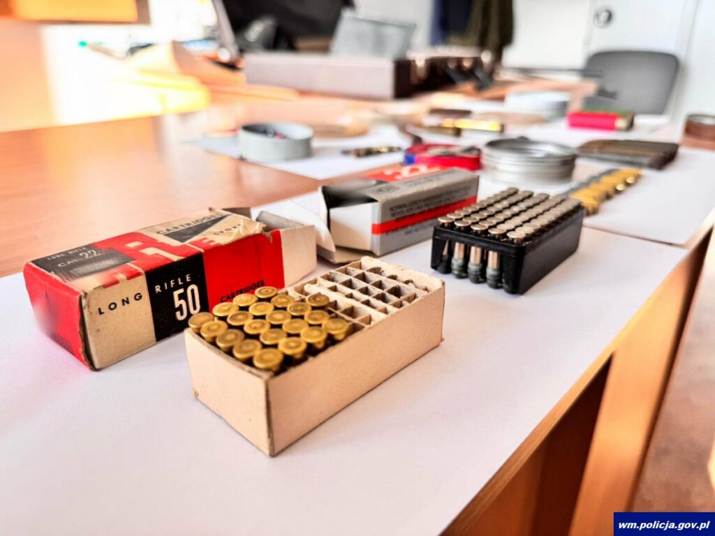 65-latek urządził piekło we własnym domu. - Koszmar w spokojnej wsi! 65-latek sięgnął po broń i otworzył ogień do policjantów