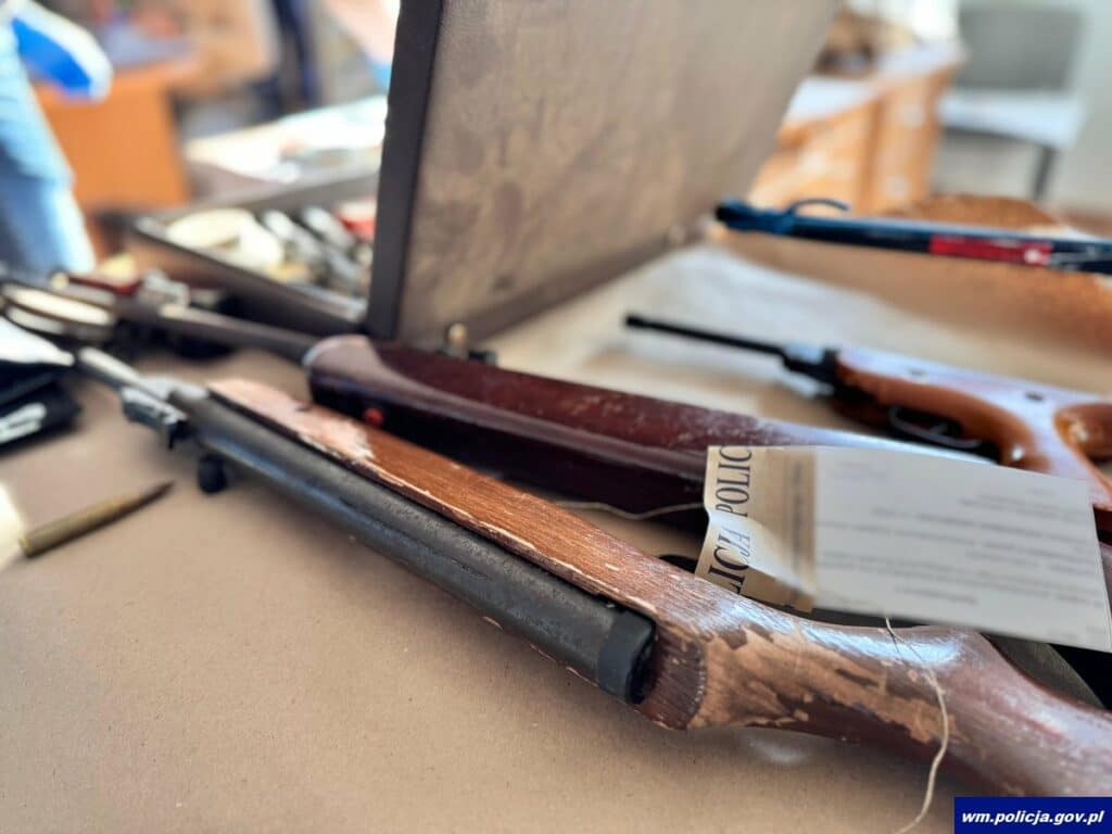 65-latek urządził piekło we własnym domu. - Koszmar w spokojnej wsi! 65-latek sięgnął po broń i otworzył ogień do policjantów