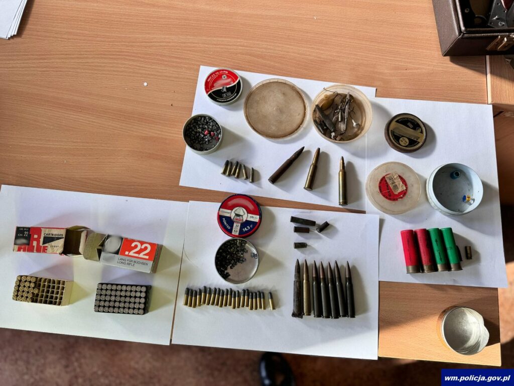 65-latek urządził piekło we własnym domu. - Koszmar w spokojnej wsi! 65-latek sięgnął po broń i otworzył ogień do policjantów