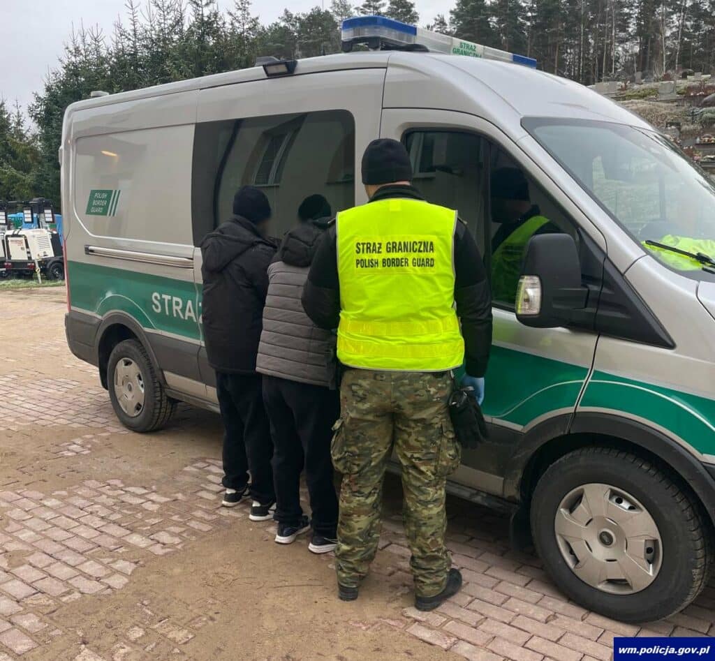 Sprawa wymagała szybkiego działania. - Pilne zgłoszenie: migranci w aucie 32-latki! Służby przejęły ich, zanim dopięli swego