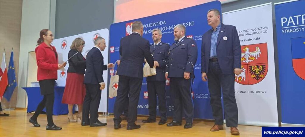 90-lecie krwiodawstwa w Polsce. - Uhonorowano zasłużonych krwiodawców. Wśród nagrodzonych olsztyńscy policjanci