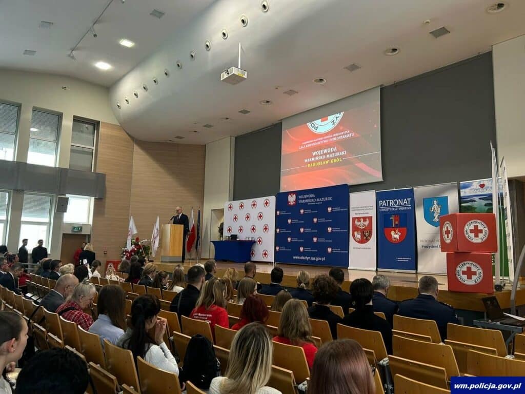 90-lecie krwiodawstwa w Polsce. - Uhonorowano zasłużonych krwiodawców. Wśród nagrodzonych olsztyńscy policjanci