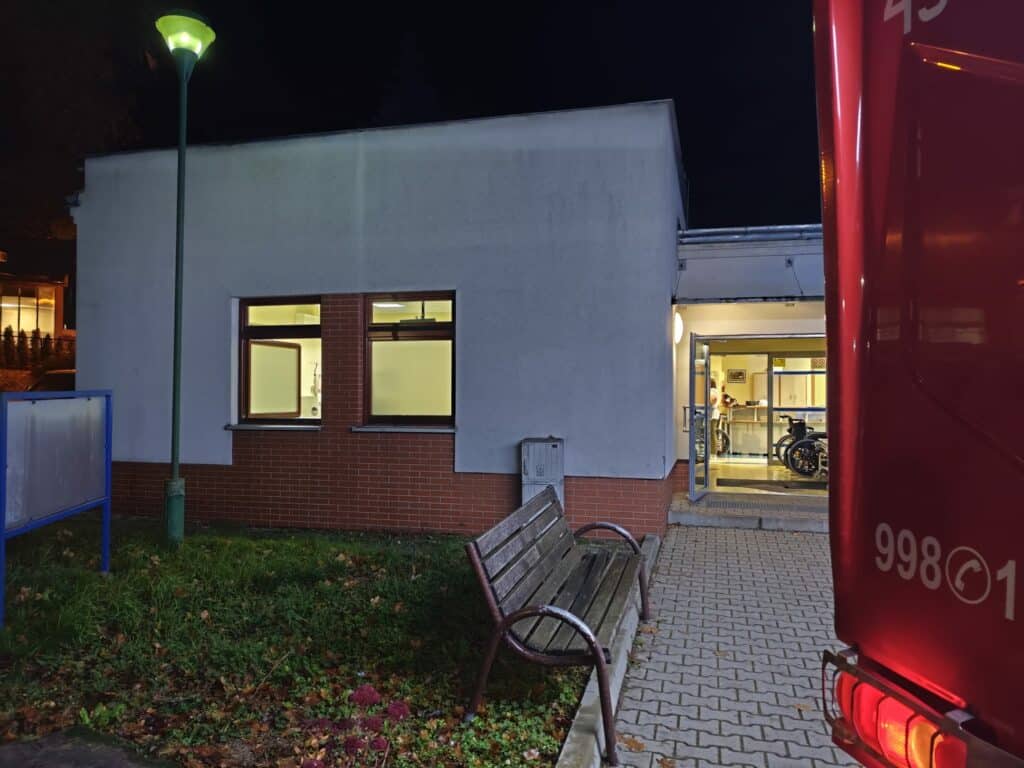 Trwała ewakuacja chorych. - Poważny incydent w szpitalu! Ewakuowano 21 osób ze stacji dializ w Mrągowie