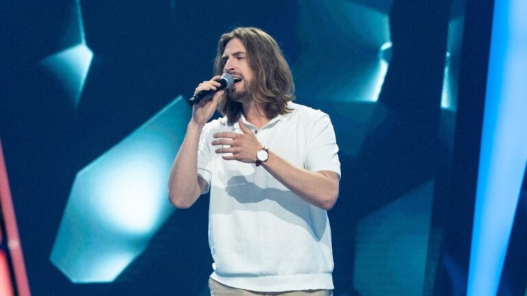 Znana wokalistka wjechała w auto wykładowcy UWM