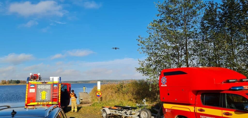 Co się stało z braćmi? Trwa duża akcja służb. - Trwają poszukiwania dwóch braci. Samochód znaleziony nad jeziorem, po mężczyznach ani śladu