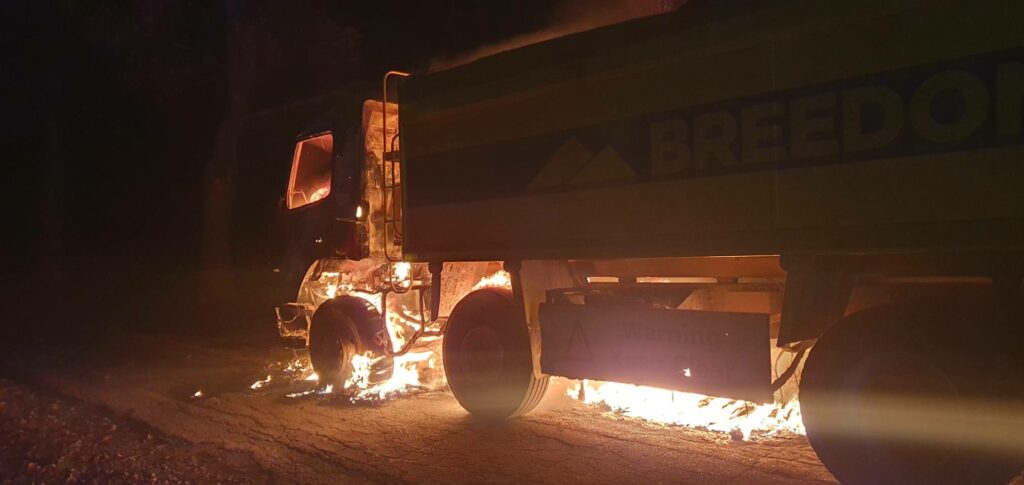 służby ratunkowe z Braniewa otrzymały zgłoszenie o pożarze samochodu ciężarowego. - Ciężarówka stanęła w ogniu