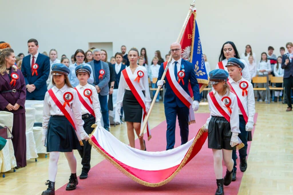 Wzruszająca uroczystość w olsztyńskiej szkole. - Szkoła podstawowa w Olsztynie ma nowego patrona! Uczniowie przeżyli wyjątkowy dzień