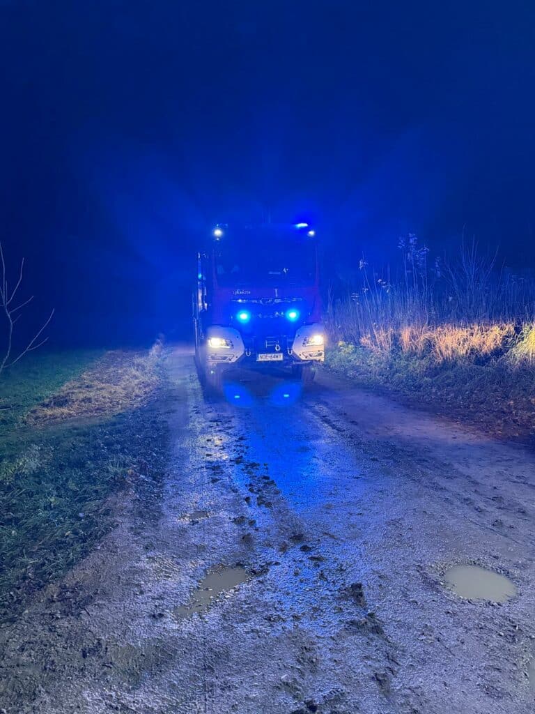 Kilkudziesięciu strażaków próbowało ratowować, co się da. - Dom jak pochodnia. Ogień zniszczył wszystko