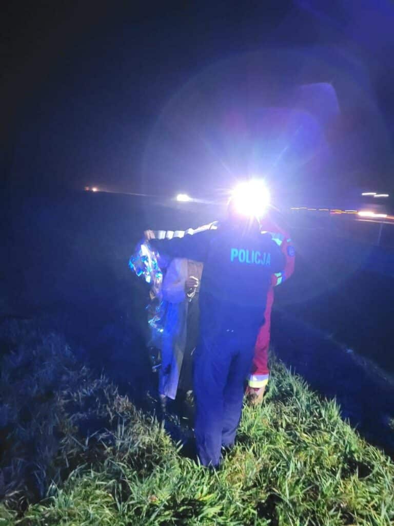 Chciała iść na grzyby i przepadła. - Kobieta wysiadała z autobusu i zniknęła. W akcji policja, strażacy i dron