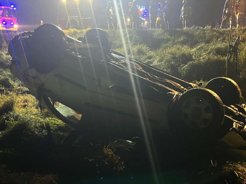 Kierowca stracił panowanie nad autem. - Auto wyleciało z drogi i stoczyło się po skarpie