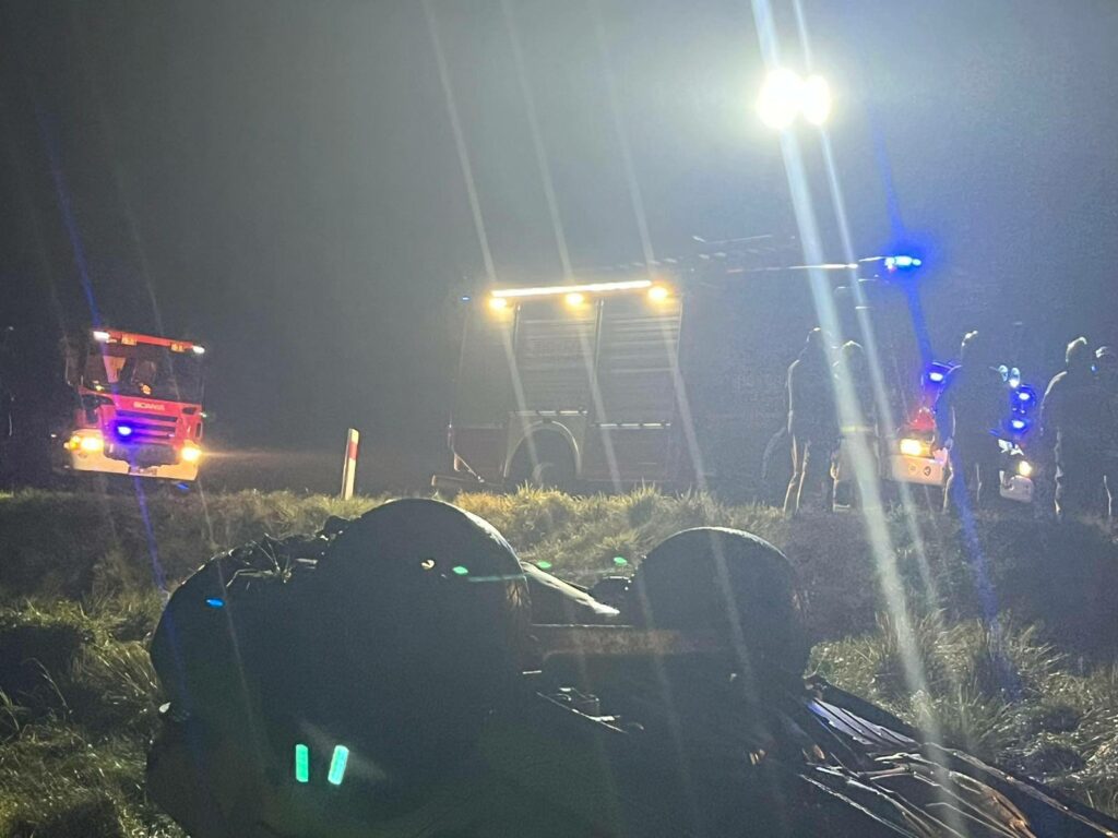 Kierowca stracił panowanie nad autem. - Auto wyleciało z drogi i stoczyło się po skarpie