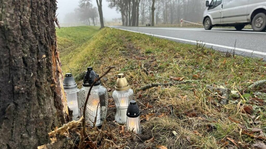 Kilkaset metrów od domu doszło do tragicznego wypadku. Młodzi nie mieli czasu się sobą nacieszyć. - Nie żyje 20-letni piłkarz. Jego dziewczyna walczy o życie
