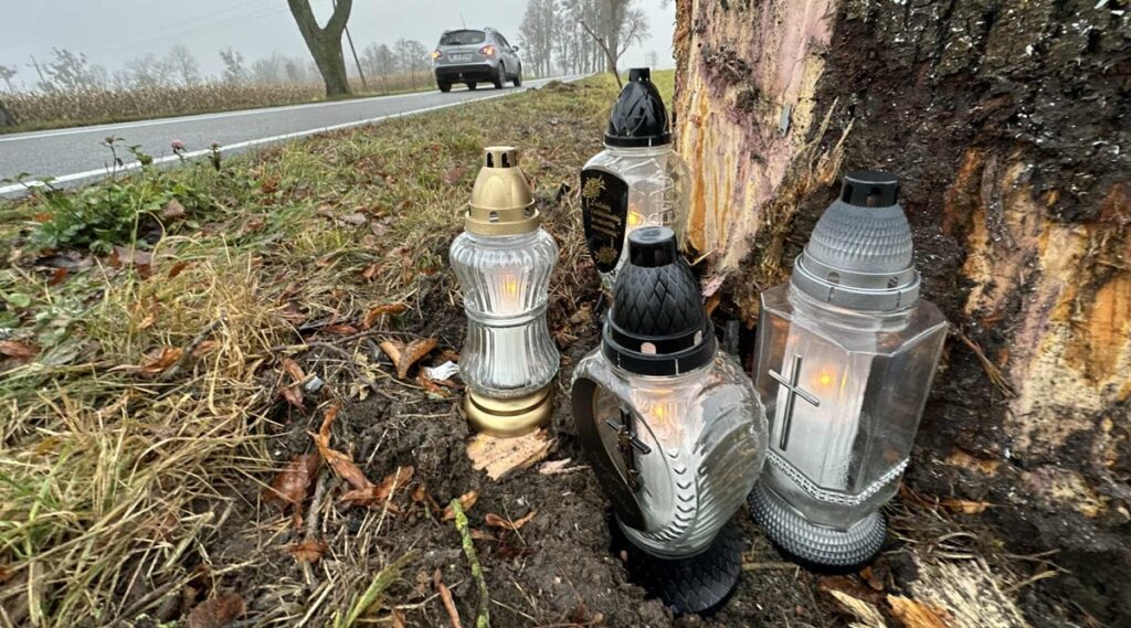 Kilkaset metrów od domu doszło do tragicznego wypadku. Młodzi nie mieli czasu się sobą nacieszyć. - Nie żyje 20-letni piłkarz. Jego dziewczyna walczy o życie