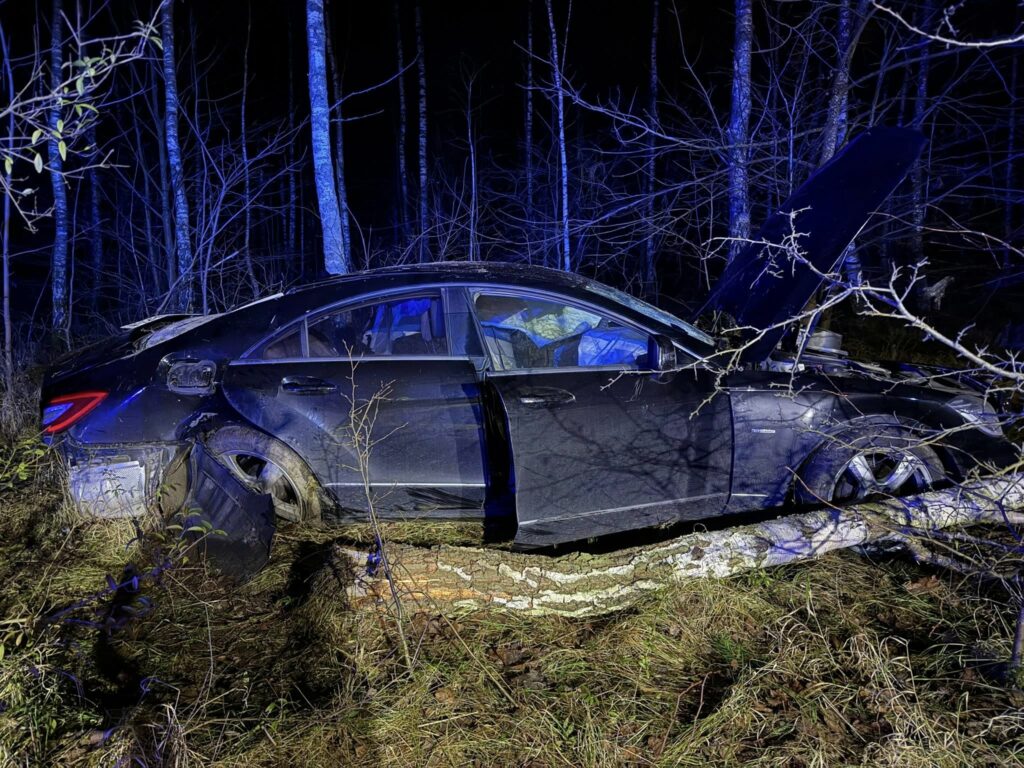 Zła wiadomość z mazurskich dróg. - Wypadek na drodze wojewódzkiej 545. Mercedes zderzył się Renault